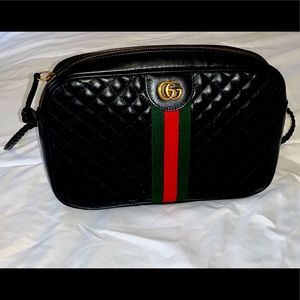 Black Leather Gucci handbag